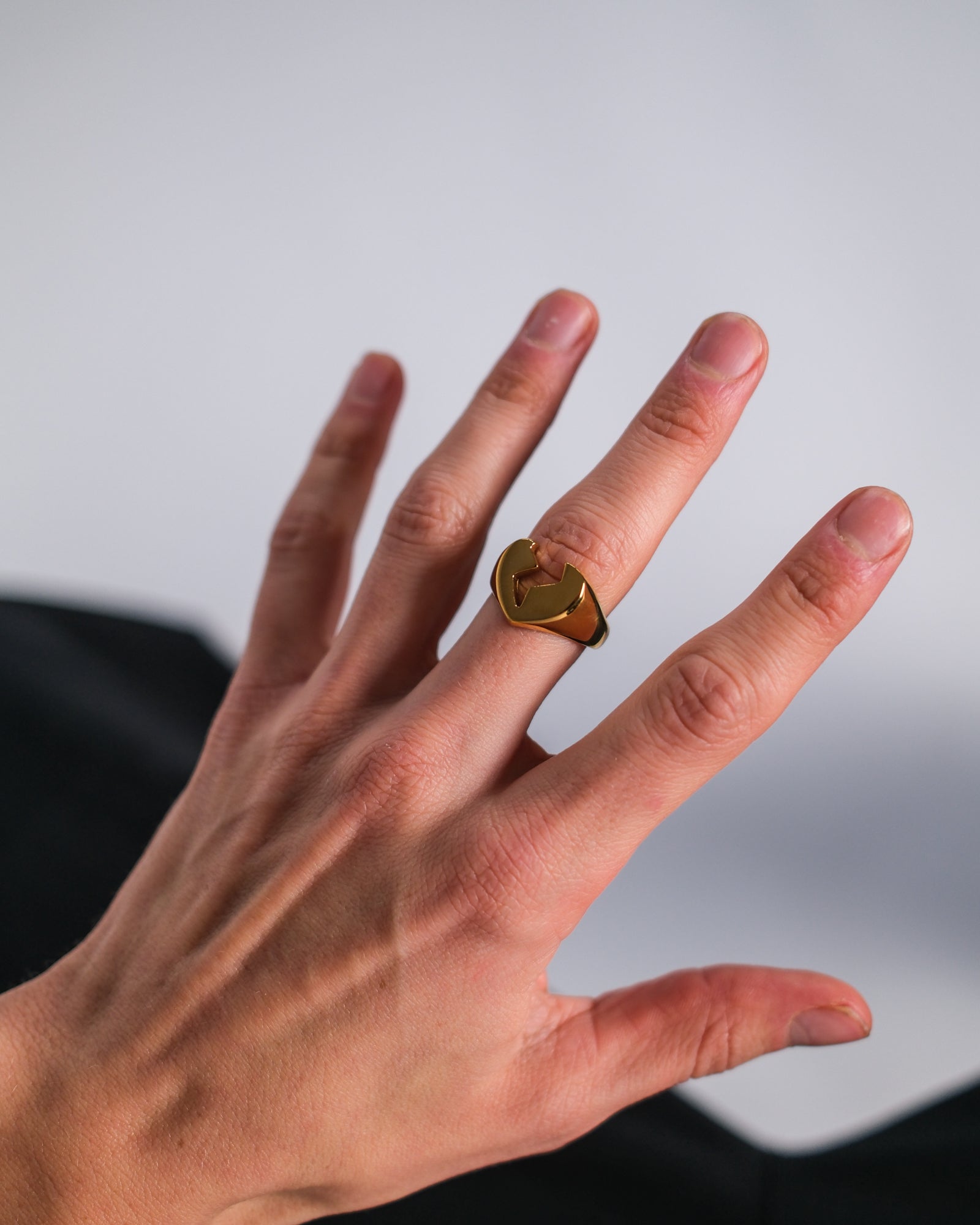 magliano Golden Broken Heart Ring 【公式通販】