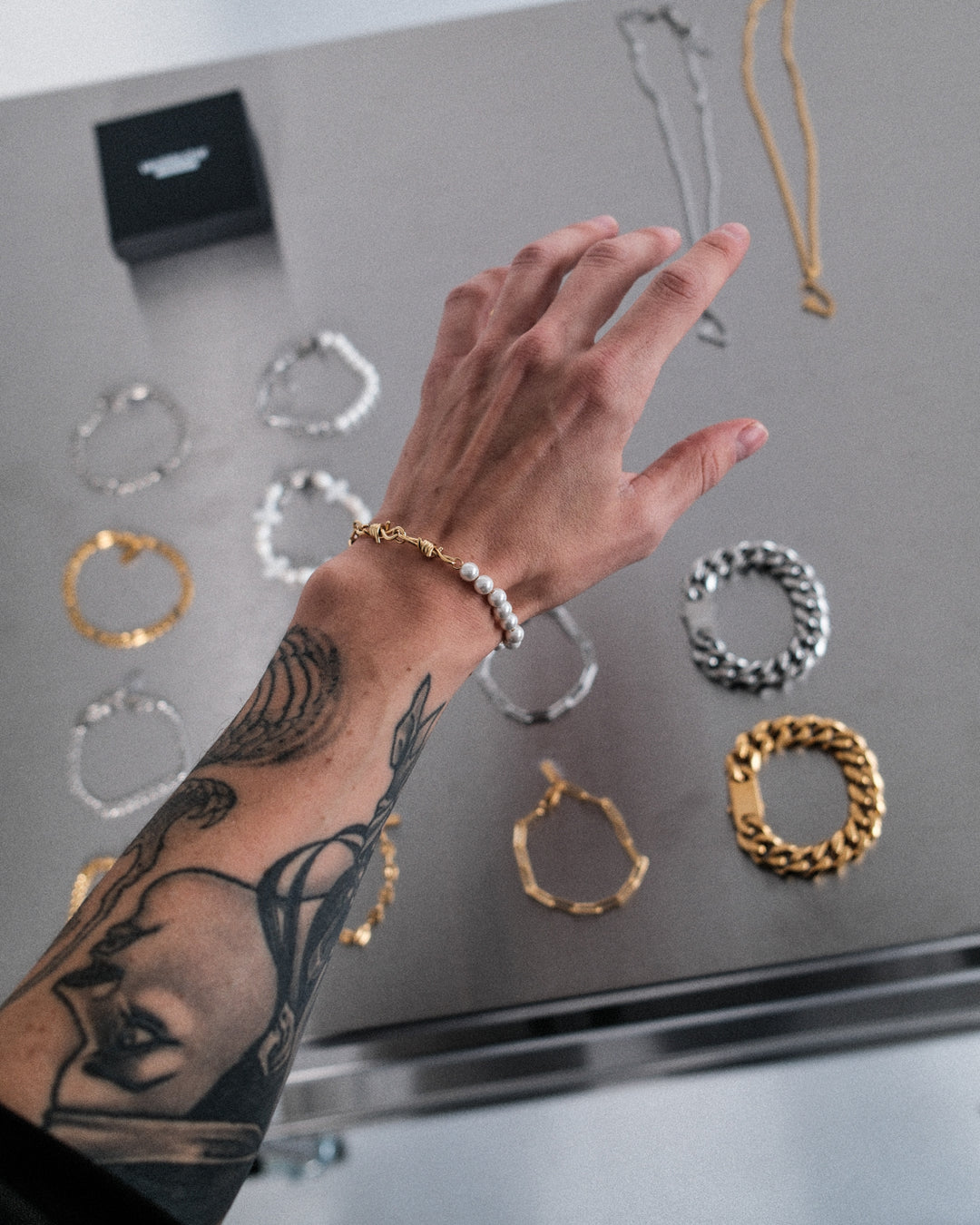 Pulsera Perlas Barbed Wire (Oro)